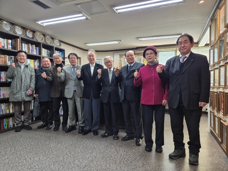 25년신년회(단체사진).jpg